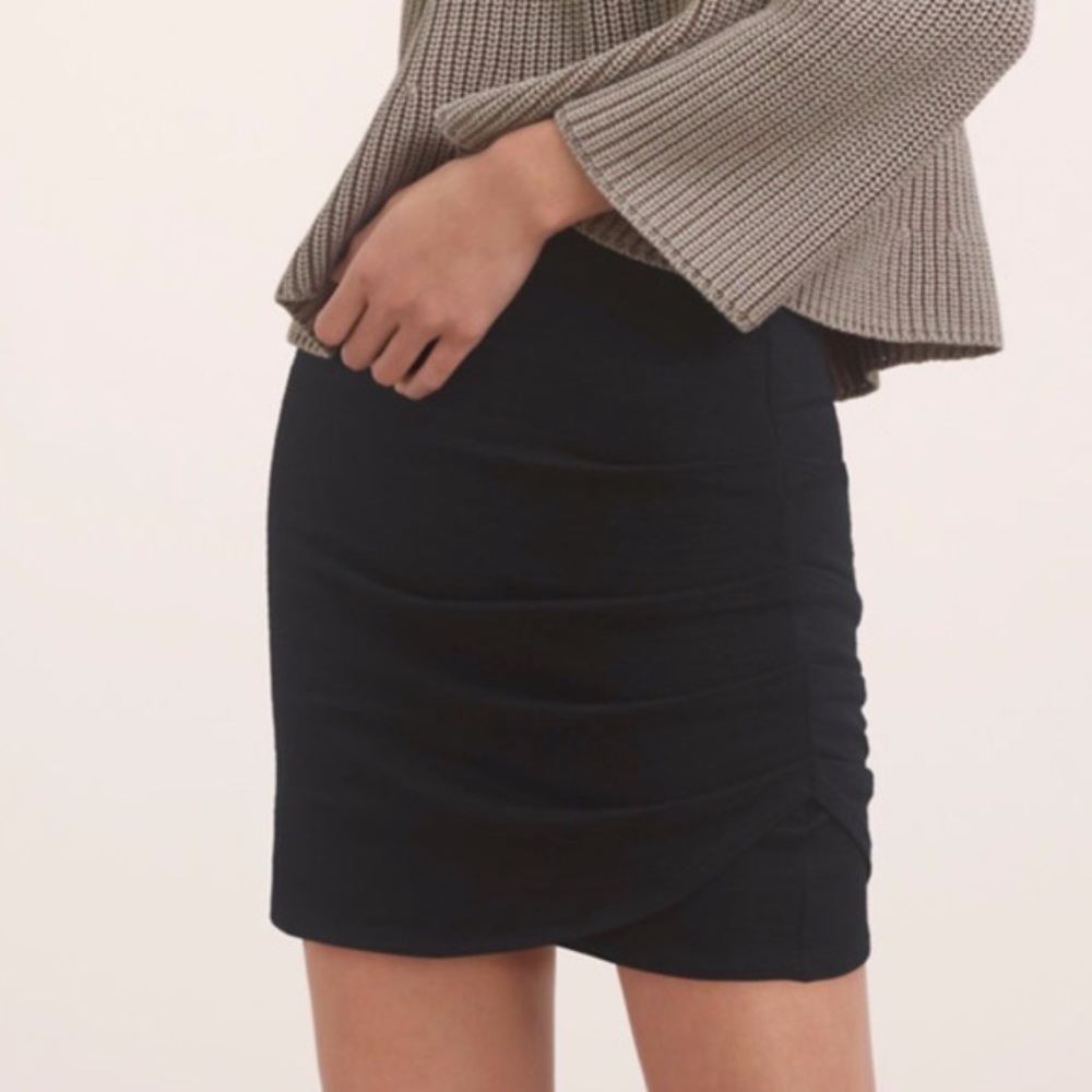 Aritzia Wilfred Free Kass Black Ruched Mini Skirt